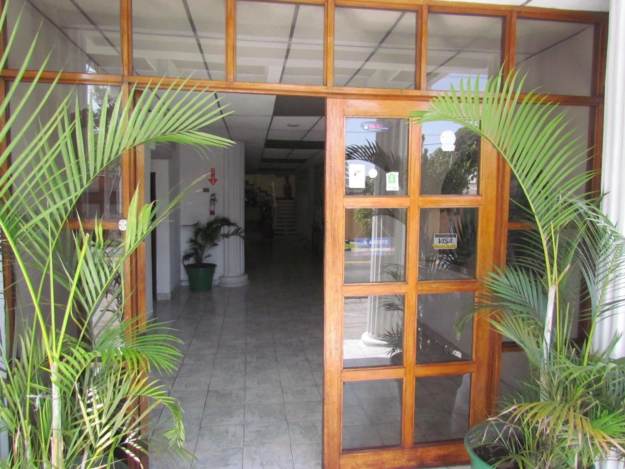 Hotel Grecia Real San Salvador Buitenkant foto