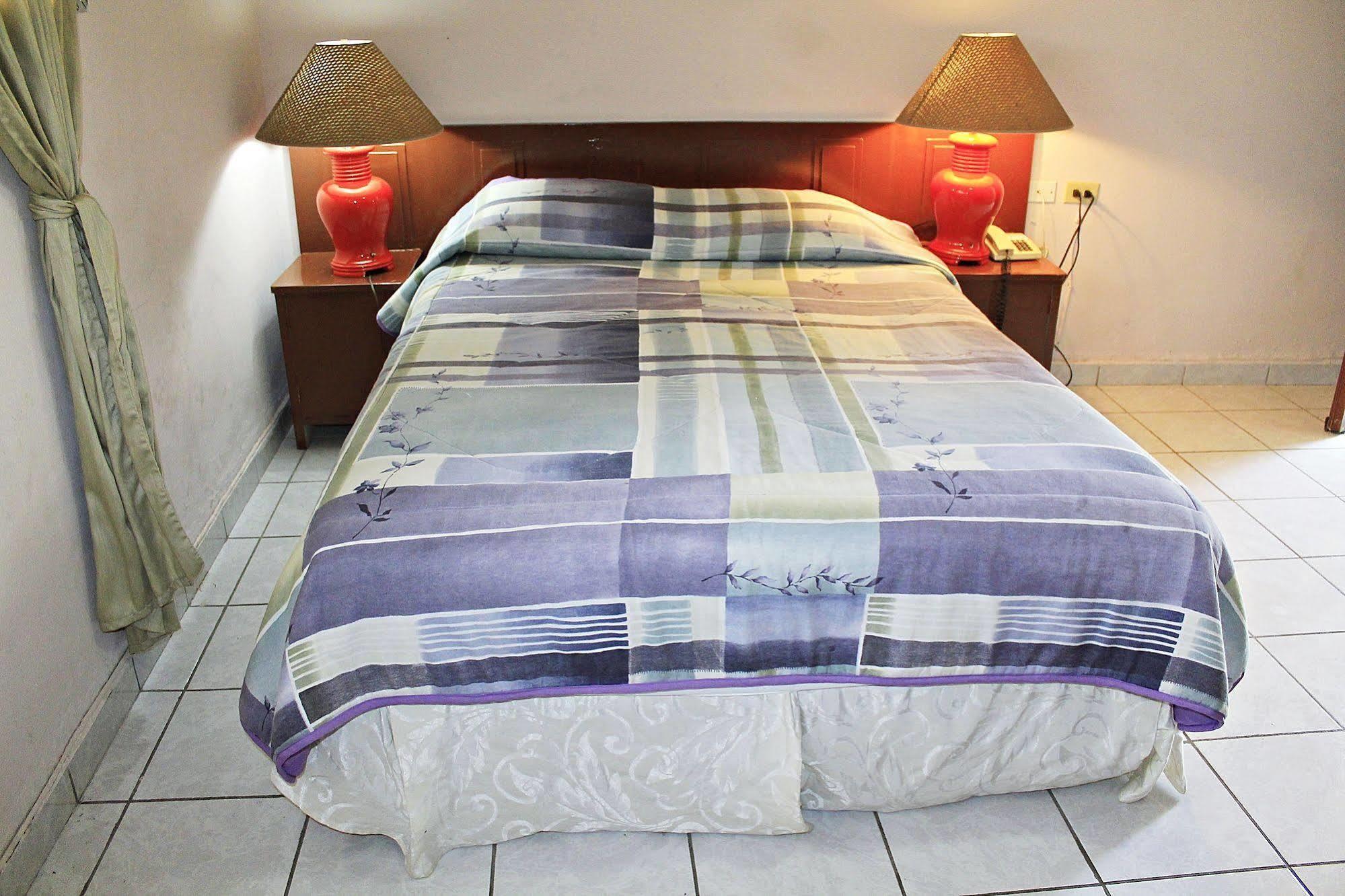 Hotel Grecia Real San Salvador Buitenkant foto